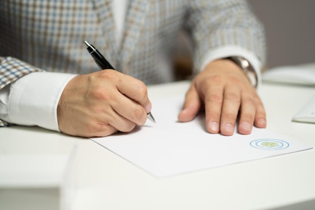 交通事故の示談における署名前の確認ポイントは？