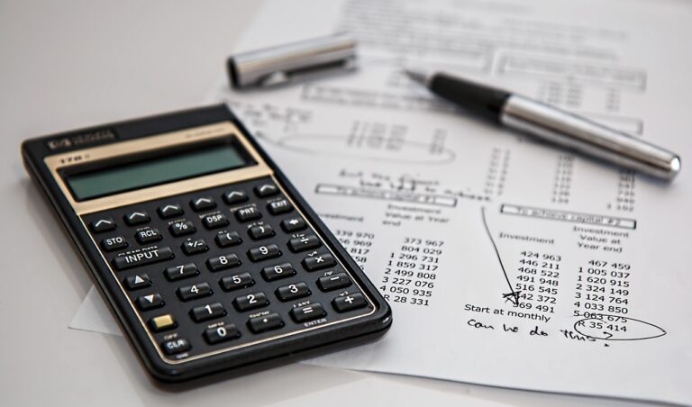 交通事故の賠償金はどう計算する？